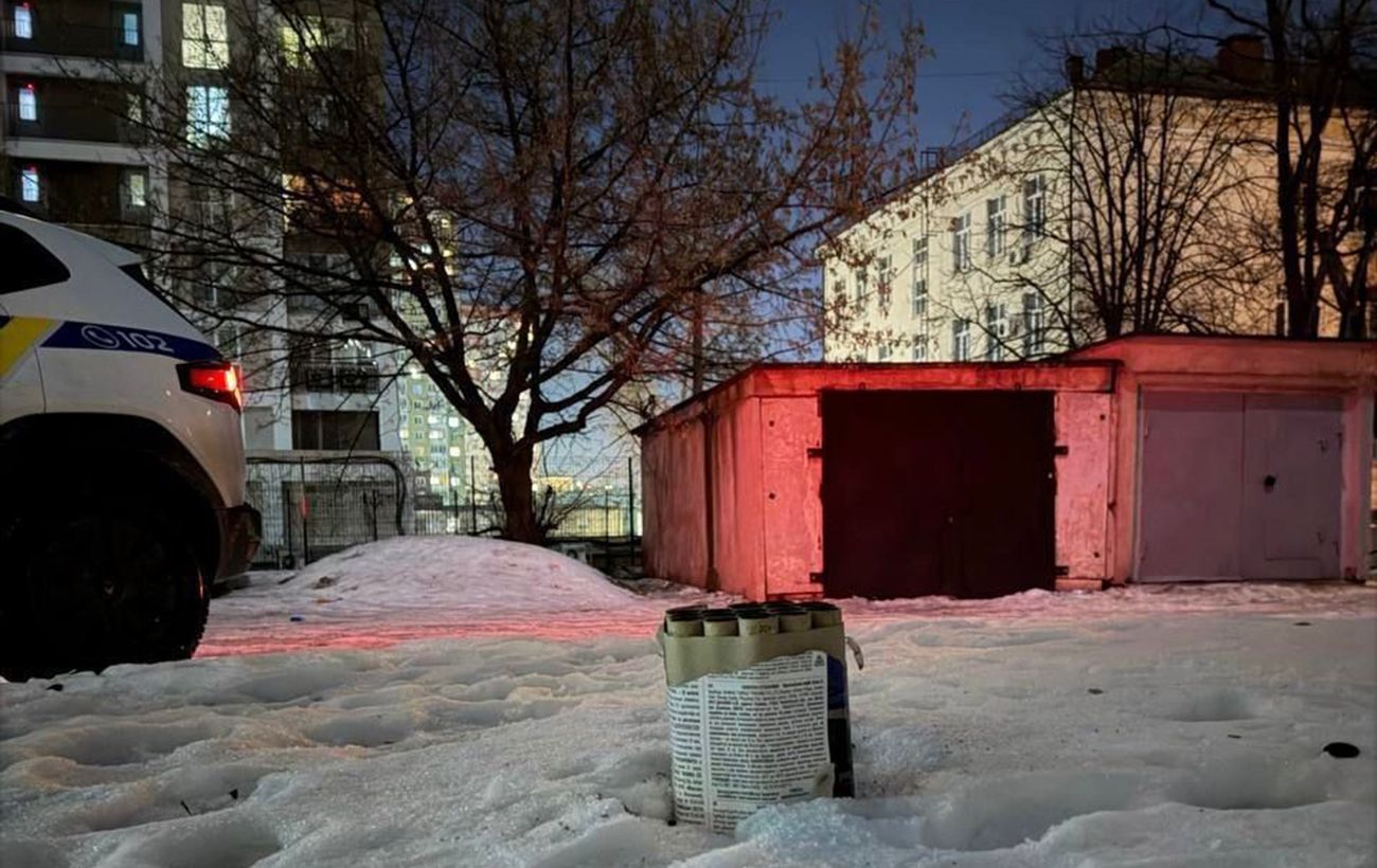 "Знайшов на вулиці": у Києві підліток запустив салют, тепер батьками займається поліція