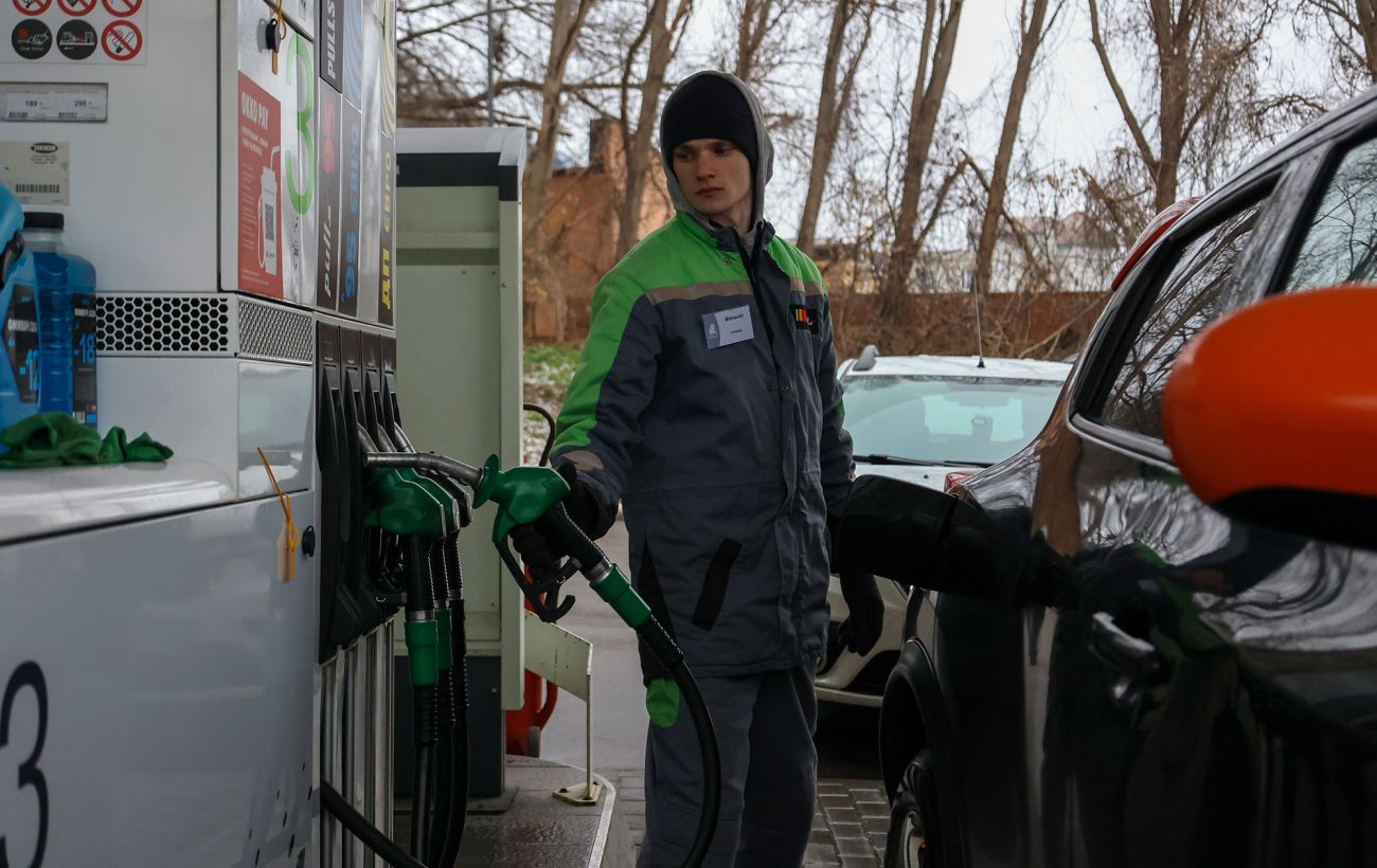 Бензин уже по 72 грн: що спричинило стрибок цін і чи чекати нового подорожчання