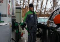Бензин уже по 72 грн: що спричинило стрибок цін і чи чекати нового подорожчання