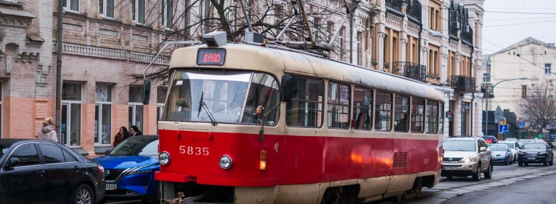 На лівому березі Києва повертають на лінії трамваї та тролейбуси: список маршрутів