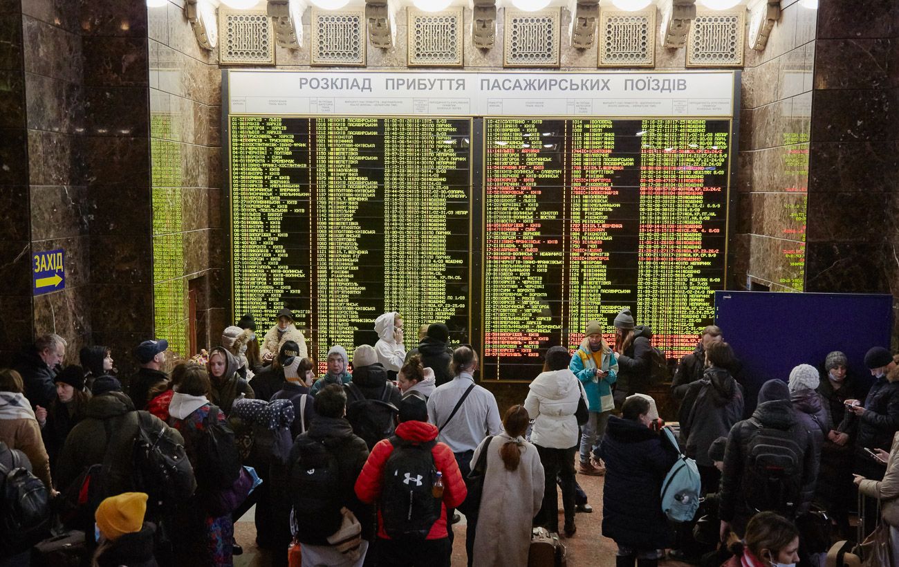 "Укрзалізниця" попередила пасажирів про затримки поїздів: що потрібно знати