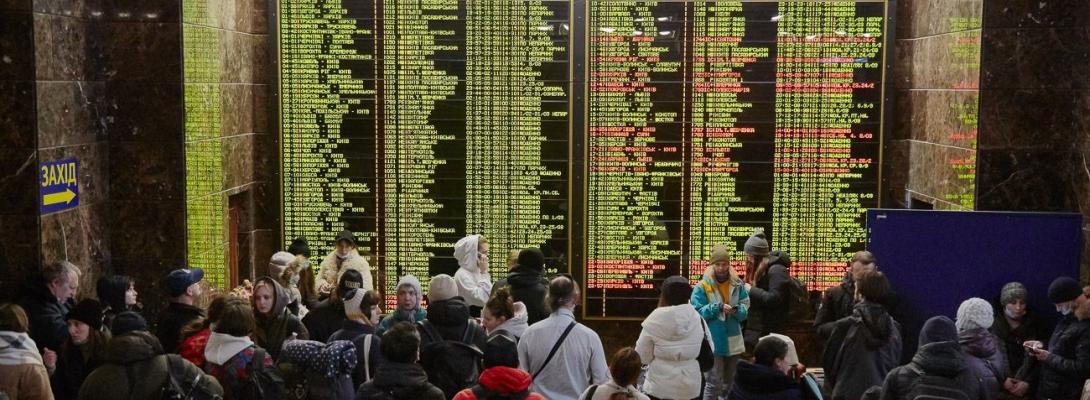 "Укрзалізниця" попередила пасажирів про затримки поїздів: що потрібно знати