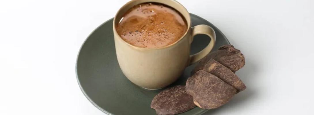 Забудьте про каву: ранковий напій, що заряджає енергією без стресу і підвищеного тиску