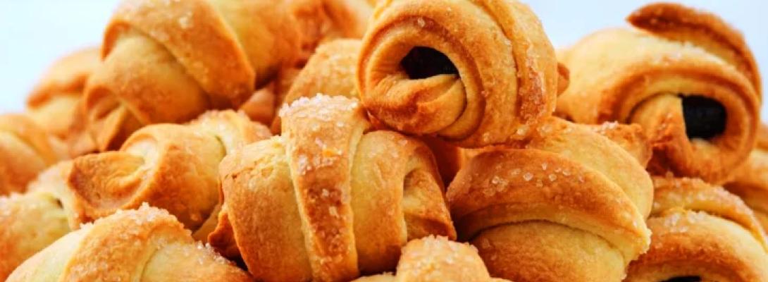 Секрети ідеальної випічки: як приготувати рогалики з ніжним сливовим джемом