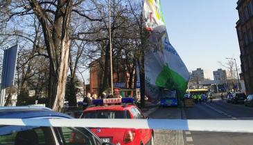 Страшна аварія в Польщі! Повітряна куля з людьми раптово втратила керування і розбилася