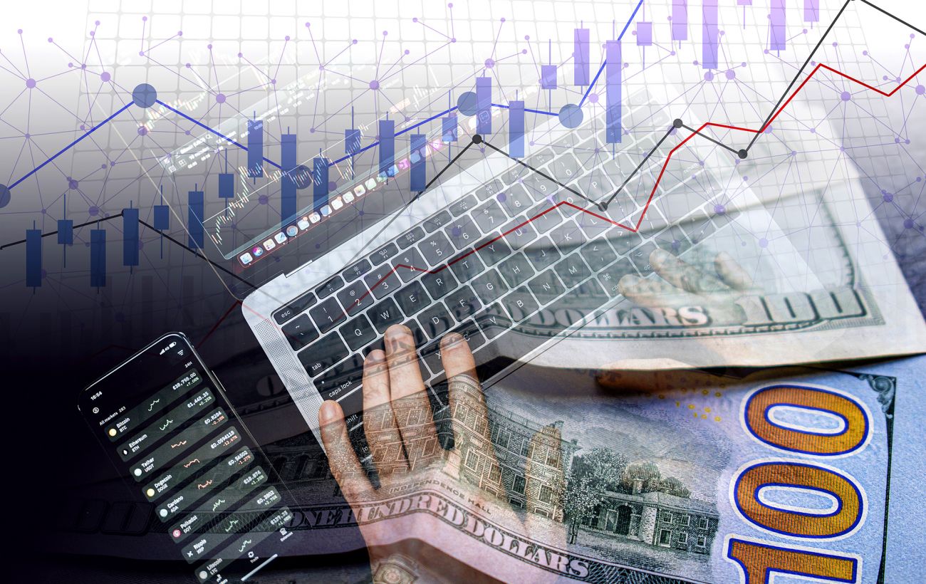 Долар впевнено перетнув 44 гривні: актуальний курс у ПриватБанку, Ощаді та обмінниках