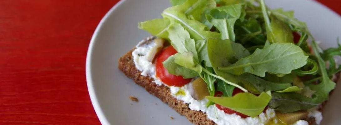 Секрети здорового харчування: які продукти категорично не можна їсти з хлібом