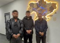 Жорстока розправа! На Закарпатті група людей із палицями накинулася на авто ТЦК