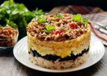 Як приготувати салат із куркою та чорносливом: ідеальний варіант для обіду або вечері