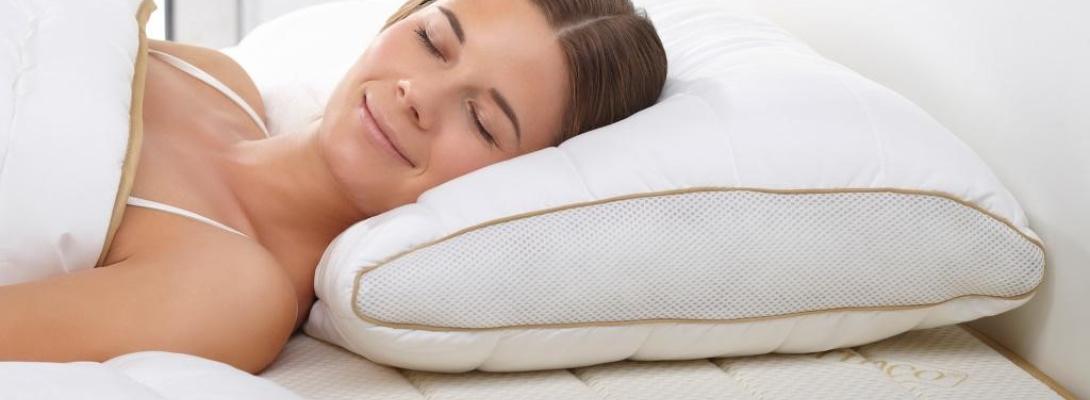 Як правильно обрати подушку: 5 ключових критеріїв, які допоможуть забути про безсоння