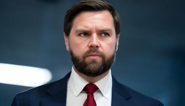 Скандал набирає обертів! Венс звинувачує Байдена у різкому зростанні цін на пальне