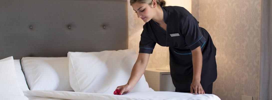 Зарплати та стрес: чому українці масово звільняються із ресторанів та готелів