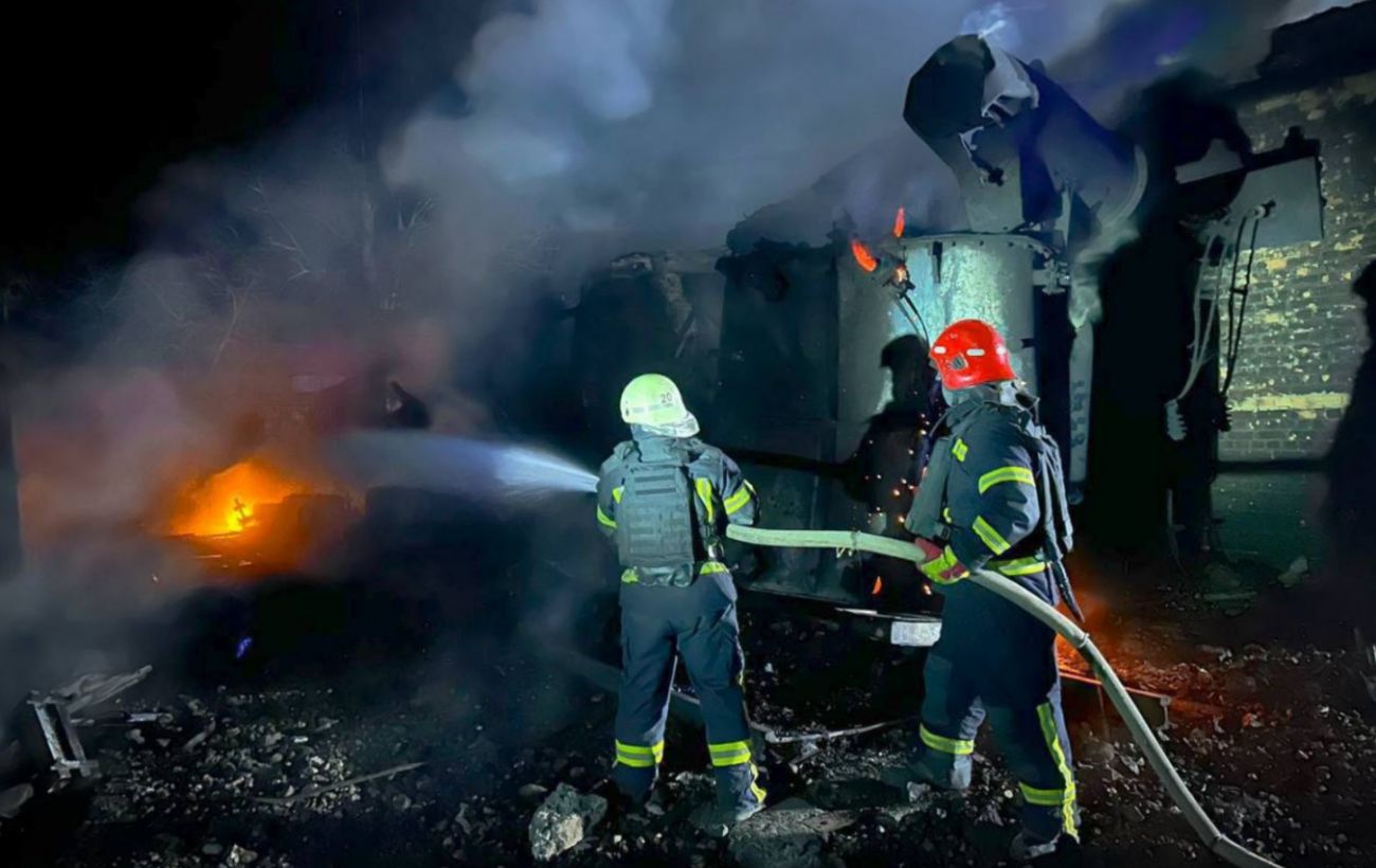 Пожежі, удар по судну та перебої зі світлом: рф масовано атакувала південь України
