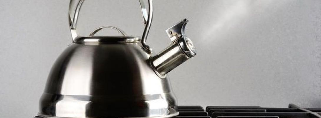 Чи шкідливо кип’ятити воду більше одного разу: наукові факти, які потрібно знати