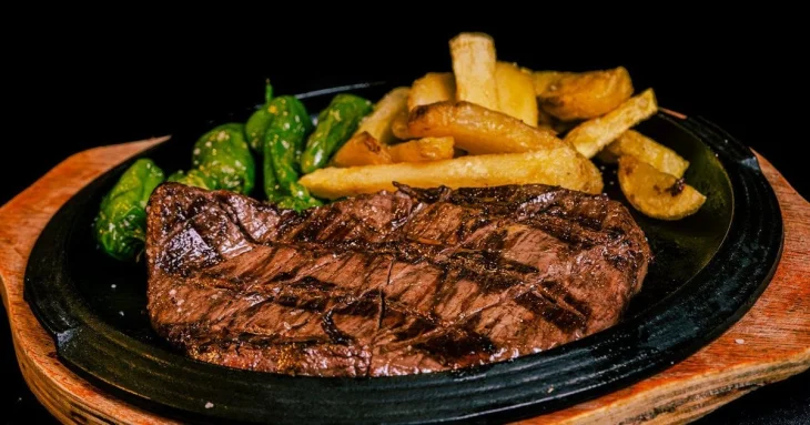 Неспокійний сон і ранкова втома: ці продукти на ніч крадуть ваш сон і шкодять здоров’ю