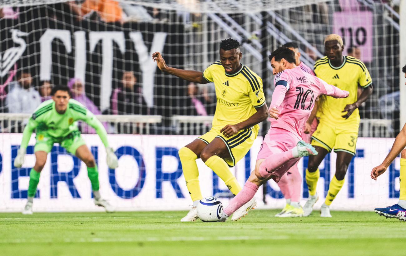 900 голів у рекордні строки! Мессі випередив Роналду: детальні графіки та статистика