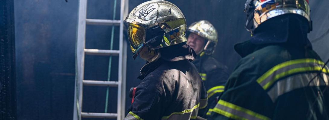 "Шахеди" масовано накрили передмістя Одеси: пошкоджено будинки та склад в порту