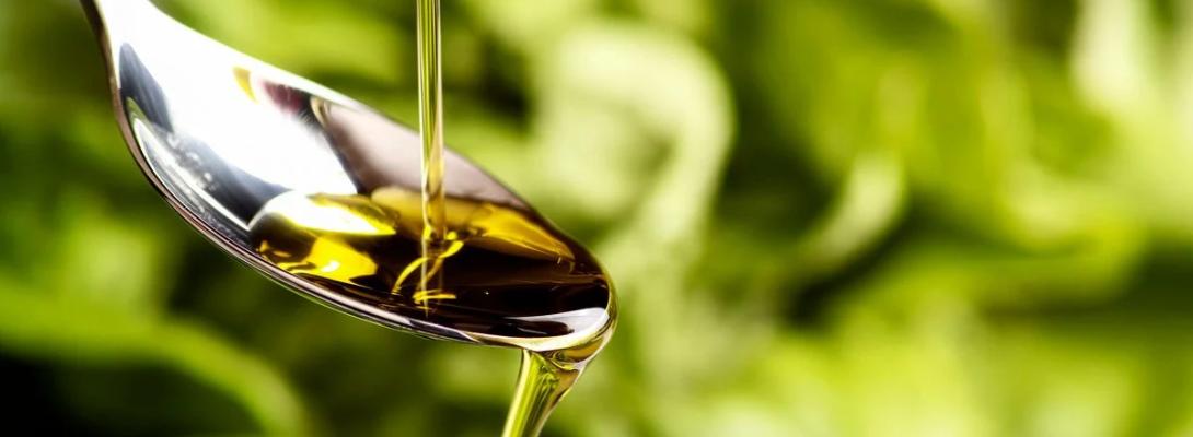Вибір олії для смаження: як не нашкодити здоров’ю та зберегти смак страви 