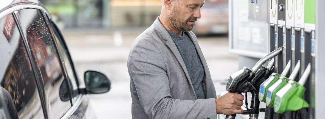 Економія до 6 гривень на літрі: де 24 березня вигідніше заправляти авто