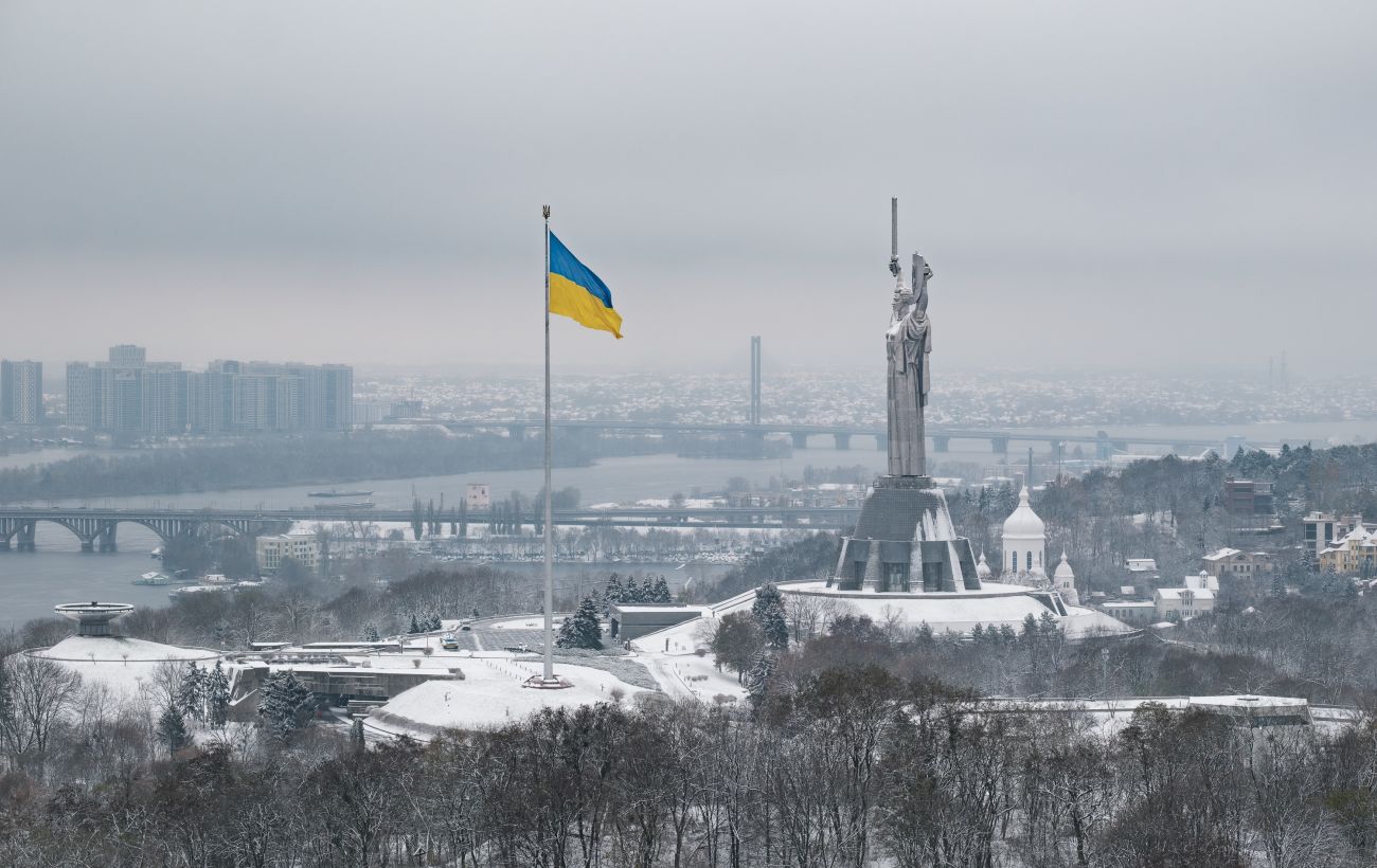 Символ незламності: чому у Києві знімуть найбільший прапор України та що це означає?
