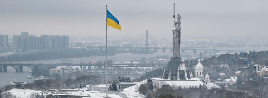 Символ незламності: чому у Києві знімуть найбільший прапор України та що це означає?