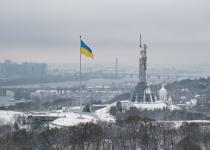 Символ незламності: чому у Києві знімуть найбільший прапор України та що це означає?