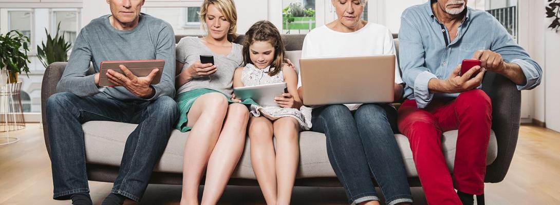 Пенсії, доплати, меддопомога, тарифи й дозвілля: що зміниться для українців у квітні