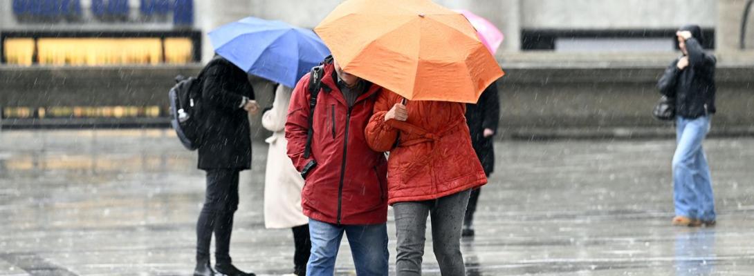 Нестабільна погода в Україні: де сьогодні йтимуть дощі, а де з мокрим снігом