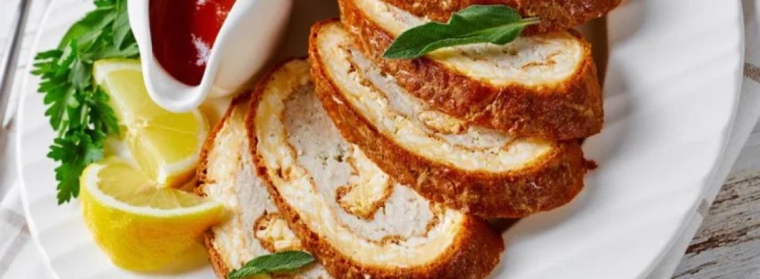 Повітряний яєчний рулет: як приготувати просту закуску, яка здивує всю родину