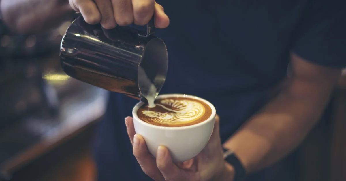 Кава чи енергетики: що насправді краще для швидкого заряду енергією та продуктивності