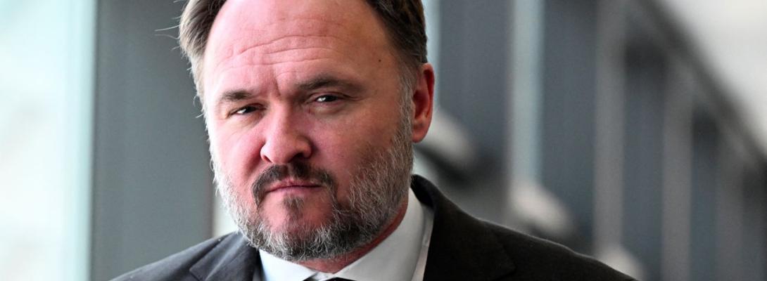 "Ситуація дуже серйозна": європейців закликали працювати з дому та менше їздити на авто