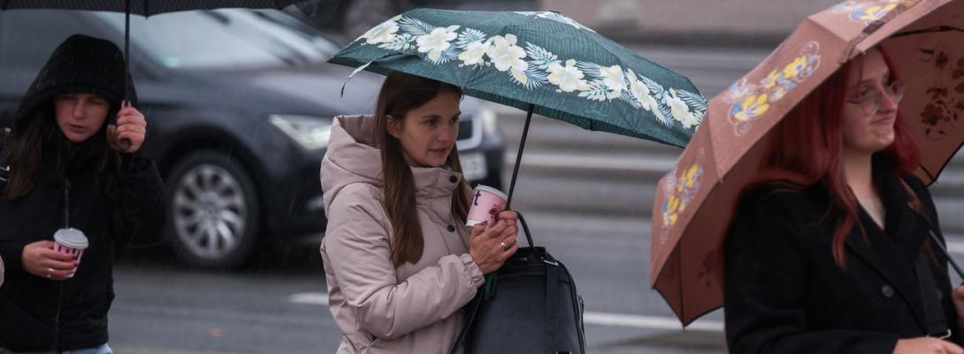 Туман, дощі та тепло до +19: що буде сьогодні та коли погода різко зміниться