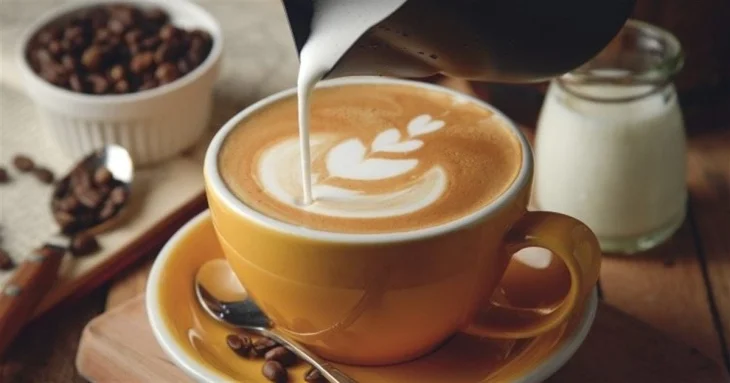 Чому не варто поєднувати добавки з кавою: фармацевт розкрив основні ризики для здоров’я