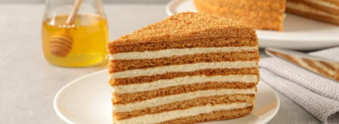 Смачна випічка за лічені хвилини: як приготувати медовик "Бідний студент" 