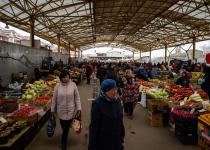 Без домашней консервации и фарша: какие продукты категорически запрещено продавать на рынках