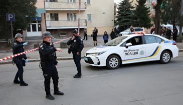 Різанина серед білого дня: у Харкові чоловік напав на співробітника ТЦК і безслідно зник