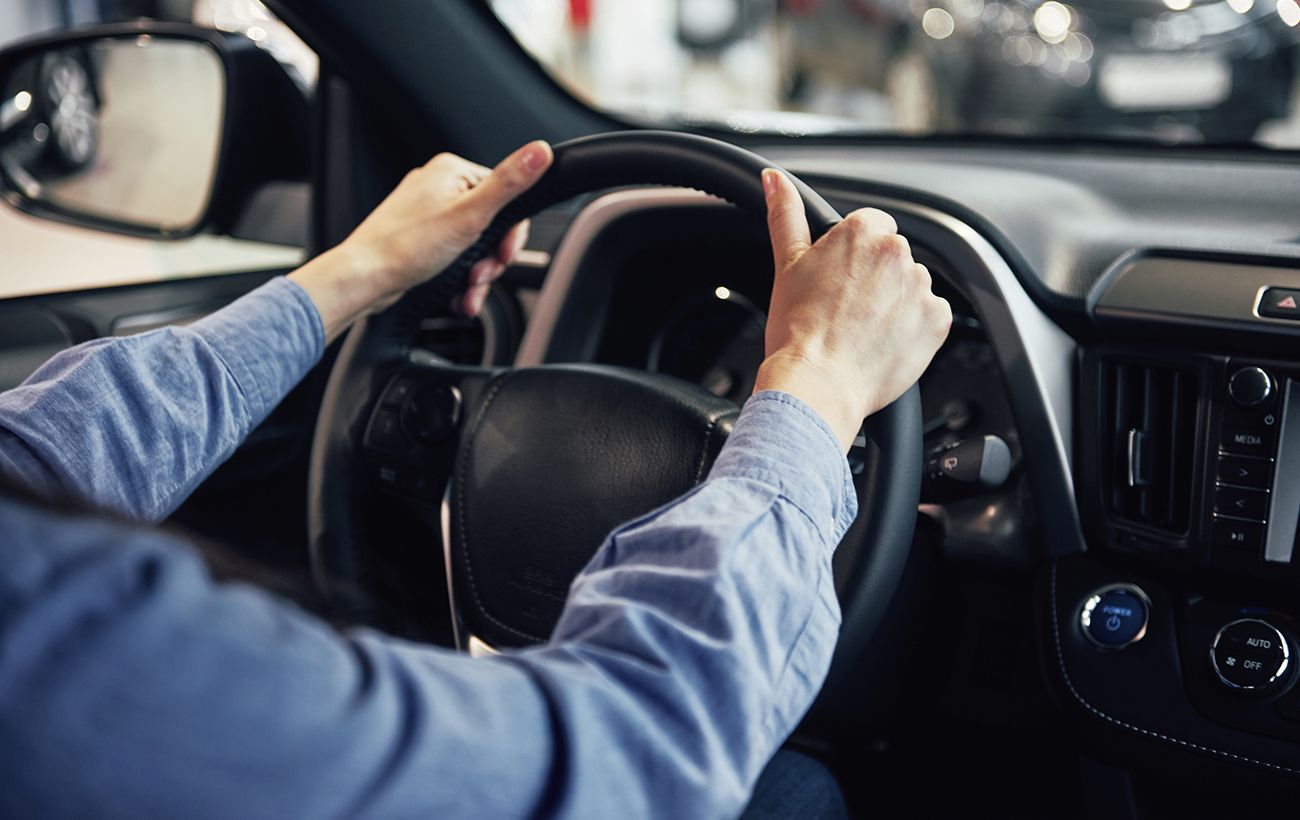 Чи можна керувати авто, якщо термін дії прав закінчився: важливе роз'яснення МВС