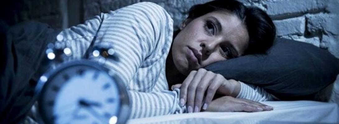 Вчені виявили несподіваний фактор, через який люди не можуть заснути годинами