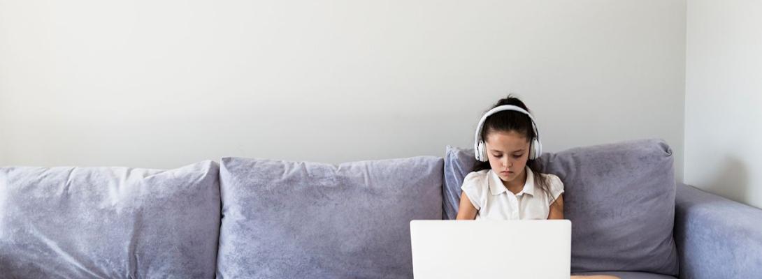 Небезпечні "друзі" у мережі: поліція порадила батькам, як вберегти дітей від кібергрумінгу