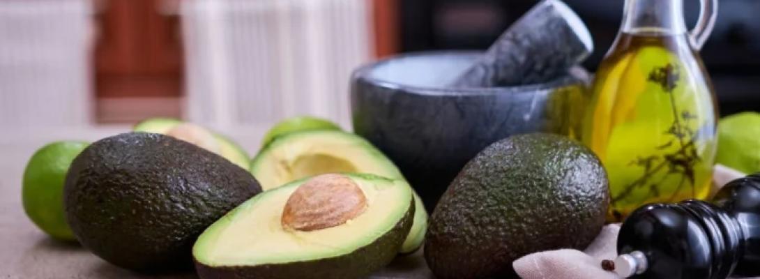 Як вибрати олію для смаження та салатів: дієтолог назвала найкорисніший продукт 