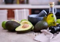 Як вибрати олію для смаження та салатів: дієтолог назвала найкорисніший продукт 