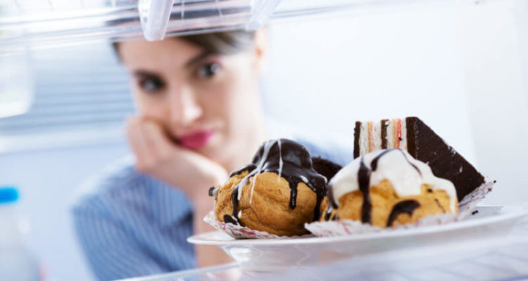 Лікарка пояснила, чому хочеться солодкого і як змінити харчові звички без стресу