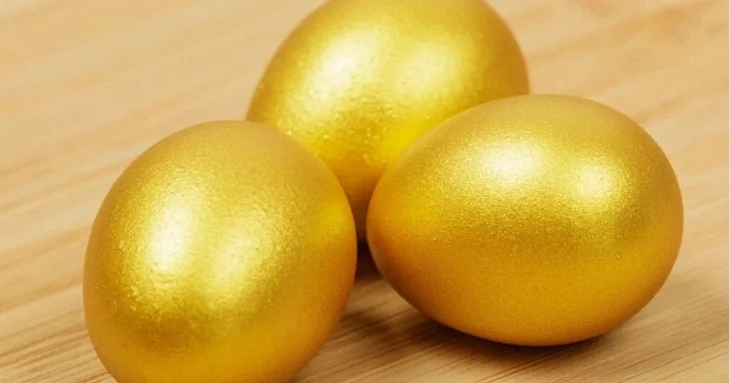 Як пофарбувати яйця в золотий колір: оригінальні ідеї для святкових крашанок на Великдень