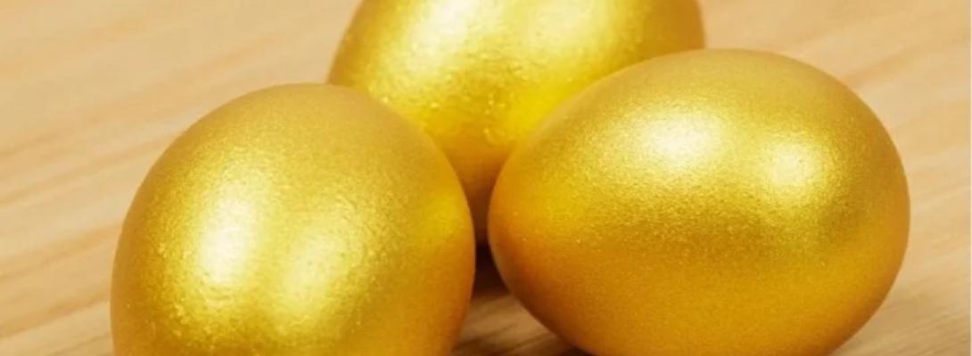 Як пофарбувати яйця в золотий колір: оригінальні ідеї для святкових крашанок на Великдень