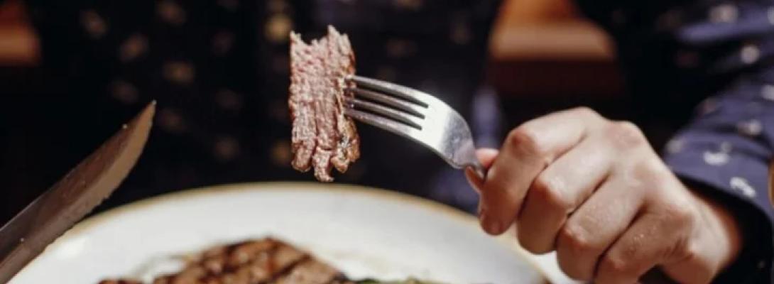 Їжа, яка вбиває: дієтологи назвали продукти, що можуть підвищувати ризик розвитку раку