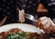 Еда, которая убивает: диетологи назвали продукты, которые могут повышать риск развития рака