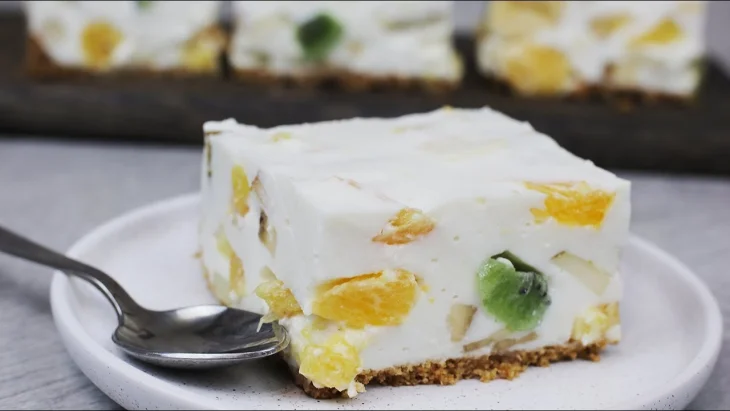 Торт без випічки з фруктами: простий домашній десерт, який готується за лічені хвилини