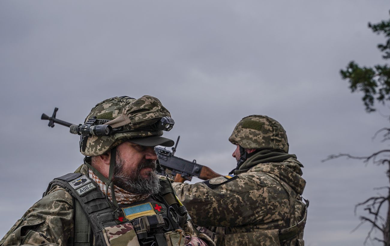 Ворог атакував ракетами та "Шахедами", є влучання: деталі нічного удару