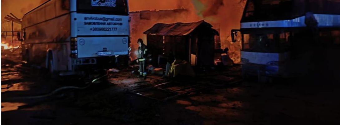 Пошкоджено судно у порту та знищені автобуси: рф масовано вдарила по Одещині