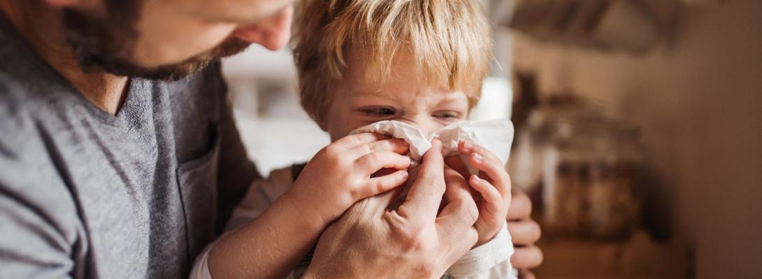 Новий штам COVID-19 "Цикада" атакує світ: чому він став небезпечнішим саме для дітей